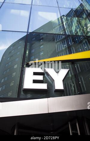 Vue générale des bureaux d'Ernst et Young dans le sud de Londres. EY est actuellement la 7e marque britannique la plus précieuse, selon le répertoire d'analystes Brand Finance. Date de la photo: Jeudi 9 mars 2017. Le crédit photo devrait se lire: Matt Crossick/ EMPICS Entertainment. Banque D'Images