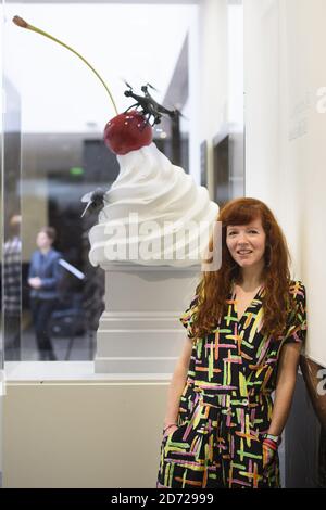 L'artiste Heather Phillipson, photographiée avec son œuvre The End, est annoncée comme l'une des lauréates de la prochaine quatrième Commission Plinth, à la National Gallery de Londres. Date de la photo: Mardi 21 mars 2017. Le crédit photo devrait se lire: Matt Crossick/ EMPICS Entertainment. Banque D'Images