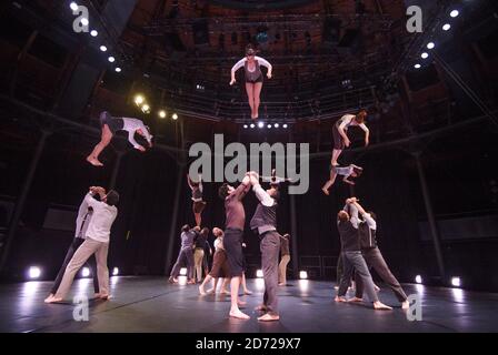 Des artistes de la Compagnie XY produisent des scènes de leur spectacle « It's Not Yet minuit », au Roudhouse de Londres. Le spectacle aura lieu du 10-23 au 23 avril. Date de la photo: Lundi 10 avril 2017. Le crédit photo devrait se lire: Matt Crossick/ EMPICS Entertainment. Banque D'Images