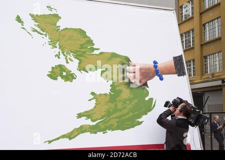 Point de vue général lors du lancement d'une affiche de campagne du Parti travailliste, sur la Banque du Sud, dans le centre de Londres. Date de la photo: Jeudi 11 mai 2017. Le crédit photo devrait se lire: Matt Crossick/ EMPICS Entertainment. Banque D'Images