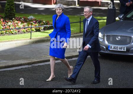 La première ministre Theresa May revient au numéro 10 Downing Street, à Londres, en route vers un auditoire avec la Reine. Date de la photo: Vendredi 9 juin 2017. Le crédit photo devrait se lire: Matt Crossick/ EMPICS Entertainment. Banque D'Images