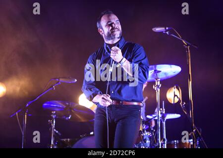 Samuel T. Herring de future Islands pendant le festival Glastonbury à la ferme de Worry à Pilton, dans le Somerset. Date de la photo: Vendredi 23 juin 2017. Le crédit photo devrait se lire: Matt Crossick/ EMPICS Entertainment. Banque D'Images