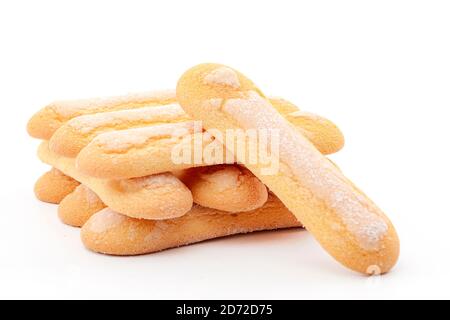 Desserts italiens et biscuits éponge concept avec les doigts de dame ou biscuit savoiardi isolé sur fond blanc Banque D'Images