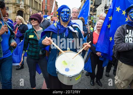 Les manifestants anti-Brexit participent à une marche pour arrêter le Brexit dans le centre-ville de Manchester, pour coïncider avec la conférence du parti conservateur au centre de la Convention de Manchester Central. Date de la photo : 1er octobre 2017. Le crédit photo devrait se lire: Matt Crossick/ EMPICS Entertainment. Banque D'Images