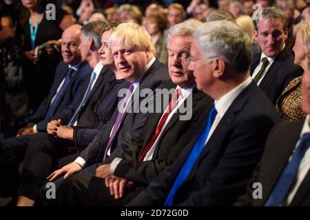 le secrétaire aux Affaires étrangères Boris Johnson écoute le discours du Premier ministre Theresa May à la Conférence du Parti conservateur, au complexe de congrès de Manchester Central à Manchester. Date de la photo : 4 octobre 2017. Le crédit photo devrait se lire: Matt Crossick/ EMPICS Entertainment. Banque D'Images