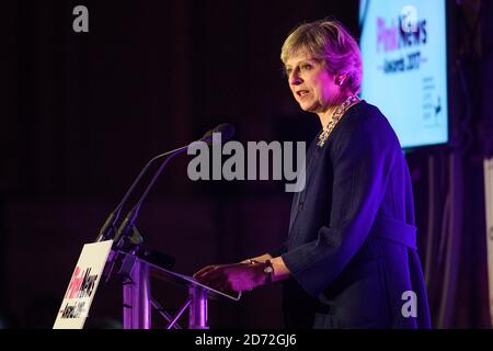 La première ministre Theresa May prononce un discours aux Pink News Awards, à One Street, à Londres. Date de la photo: Mercredi 18 octobre 2017. Le crédit photo devrait se lire: Matt Crossick/ EMPICS Entertainment. Banque D'Images