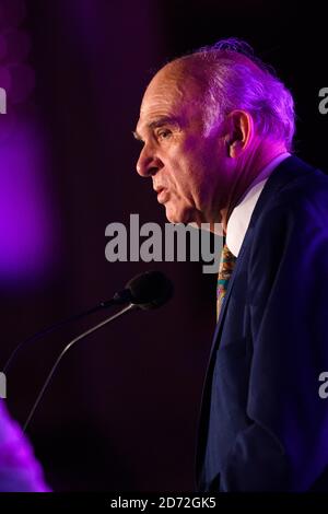 Vince Cable, chef libéral démocrate, prononce un discours lors du Pink News Awards, à One Street, à Londres. Date de la photo: Mercredi 18 octobre 2017. Le crédit photo devrait se lire: Matt Crossick/ EMPICS Entertainment. Banque D'Images