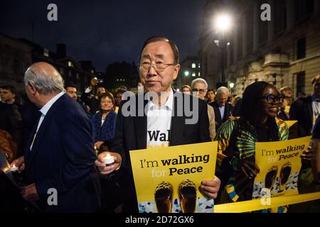 Ban Ki-Moon photographié à Whitehall, Londres, lors d'une marche symbolique « ensemble » avec les anciens, un groupe de dirigeants mondiaux fondé par Nelson Mandela, qui a terminé devant la statue de Mandela sur la place du Parlement. Date de la photo: Lundi 23 octobre 2017. Le crédit photo devrait se lire: Matt Crossick/ EMPICS Entertainment. Banque D'Images