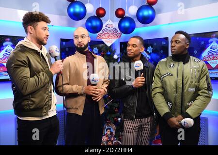 Rak-su sont interviewés dans les coulisses pendant la première journée du Jingle Bell ball 2017 de Capital à l'O2 Arena, Londres. Banque D'Images