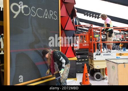 Le tapis rouge est préparé avant les 90e Academy Awards, devant le Dolby Theatre à Hollywood, Los Angeles, USA. Date de la photo: Samedi 3 mars 2018, 2017. Le crédit photo devrait se lire: Matt Crossick/ EMPICS Entertainment. Banque D'Images