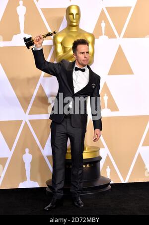 Sam Rockwell avec son meilleur acteur de soutien Oscar pour trois panneaux d'affichage à l'extérieur d'ebbing, Missouri dans la salle de presse à la 90e Academy Awards tenue au Dolby Theatre à Hollywood, Los Angeles, USA.Â crédit photo devrait lire: Matt Crossick/EMPICS Entertainment Banque D'Images