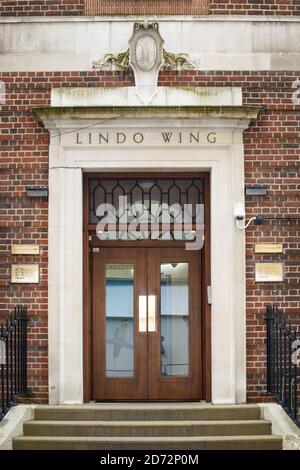 Vue générale de l'aile Lindo, le quartier privé de l'hôpital St Mary, Londres, où des barrières ont été érige hier en prévision de la duchesse de Cambridge ayant son troisième enfant là. Date de la photo: Lundi 9 avril 2018. Le crédit photo devrait se lire: Matt Crossick/ EMPICS Entertainment. Banque D'Images