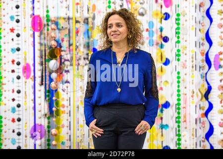 Artiste Beatriz Milhazes photographiée à l'ouverture de son nouveau spectacle solo à la galerie White Cube Bermondsey à Londres. L'exposition, appelée Rio Azul, se déroule du 18 avril au 1er juillet. Date de la photo: Mardi 17 avril 2018. Le crédit photo devrait se lire: Matt Crossick/ EMPICS Entertainment. Banque D'Images