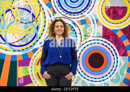 Artiste Beatriz Milhazes photographiée à l'ouverture de son nouveau spectacle solo à la galerie White Cube Bermondsey à Londres. L'exposition, appelée Rio Azul, se déroule du 18 avril au 1er juillet. Date de la photo: Mardi 17 avril 2018. Le crédit photo devrait se lire: Matt Crossick/ EMPICS Entertainment. Banque D'Images