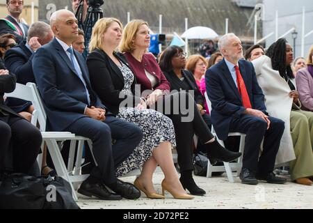 Les députés Sajid Javid, Karen Bradley, Amber Rudd, Diane Abbott, Jeremy Corbyn et Dawn Butler à l'inauguration de la statue du leader suffragiste Millicent Fawcett, sur la place du Parlement, à Londres. La statue, portée par l'artiste Gillian, est la première statue d'une femme à se tenir sur la place, et marque 100 ans depuis que les premières femmes ont gagné le droit de vote. Date de la photo: Mardi 24 avril 2018. Le crédit photo devrait se lire: Matt Crossick/ EMPICS Entertainment. Banque D'Images