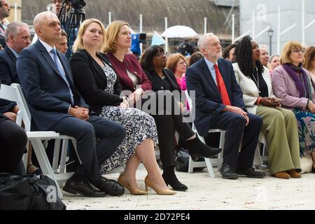 Les députés Sajid Javid, Karen Bradley, Amber Rudd, Diane Abbott, Jeremy Corbyn et Dawn Butler à l'inauguration de la statue du leader suffragiste Millicent Fawcett, sur la place du Parlement, à Londres. La statue, portée par l'artiste Gillian, est la première statue d'une femme à se tenir sur la place, et marque 100 ans depuis que les premières femmes ont gagné le droit de vote. Date de la photo: Mardi 24 avril 2018. Le crédit photo devrait se lire: Matt Crossick/ EMPICS Entertainment. Banque D'Images