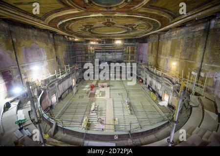 Vue générale de l'intérieur de l'Alexandra Palace Theatre dans le nord de Londres, alors que les ouvriers effectuent une restauration de 18.8 millions de livres de l'édifice victorien caché. Le théâtre, construit en 1885, est fermé depuis plus de 80 ans et doit rouvrir après l'été, avec un programme complet d'événements annoncés pour décembre. Date de la photo: Vendredi 27 avril 2018. Le crédit photo devrait se lire: Matt Crossick/ EMPICS Entertainment. Banque D'Images