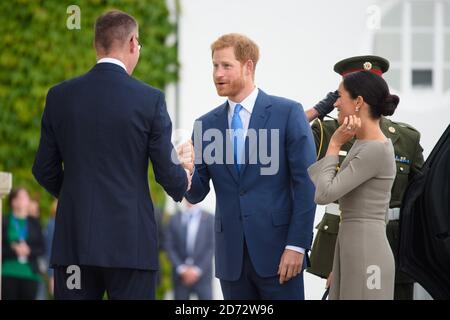 Le prince Harry et Meghan Markle, duc et duchesse de Sussex, arrivant à Aras an Uachtarain à Dublin, où ils ont rencontré le président de l'Irlande, Michael Higgins, le deuxième jour de la visite du couple royal à Dublin, en Irlande. Date de la photo: Mercredi 11 juillet 2018. Le crédit photo devrait se lire: Matt Crossick/ EMPICS Entertainment. Banque D'Images