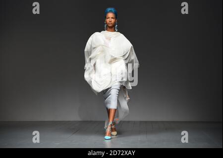 Modèles sur la passerelle pendant le salon Matty Bovan Spring/Summer 2019 London Fashion week au BFC Show Space, Londres. Date de la photo: Vendredi 14 septembre 2018. Le crédit photo devrait se lire: Matt Crossick/ EMPICS Entertainment. Banque D'Images