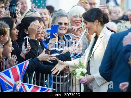 Meghan Markle, la duchesse de Sussex, à l'occasion d'un tour à pied à la Maison EDE, rue West, Chichester, dans le cadre de leur première visite officielle conjointe à Sussex. Date de la photo: Mercredi 3 octobre 2018. Le crédit photo devrait se lire: Matt Crossick/ EMPICS. Banque D'Images