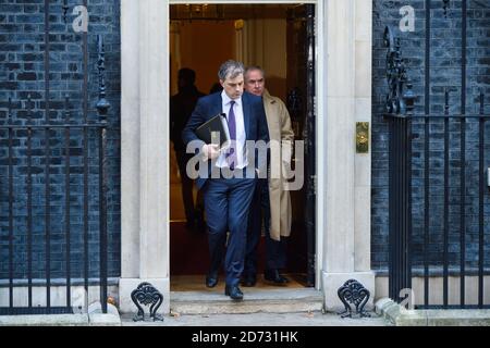 Le chef Julian Smith (à gauche) et le procureur général Geoffrey Cox quittent la rue numéro dix Downing Street, à Londres, après une réunion du Cabinet. Date de la photo: Mardi 13 novembre 2018. Le crédit photo devrait se lire: Matt Crossick/ EMPICS Entertainment. Banque D'Images