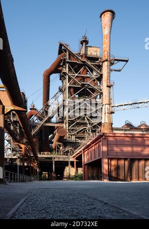 DUISB, ALLEMAGNE - 18 septembre 2020 : DUISBURG, ALLEMAGNE - 18 SEPTEMBRE 2020 : patrimoine industriel de l'ancienne économie, ruine du moulin à vapeur le 18 septembre 2020 Banque D'Images