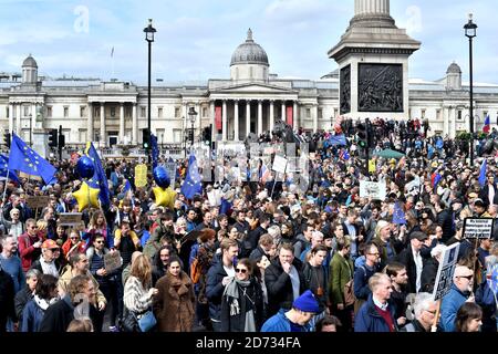 Un point de vue général des militants anti-Brexit qui participent à la marche électorale du peuple à Londres. Le crédit d'image devrait se lire: Matt Crossick/EMPICS Banque D'Images