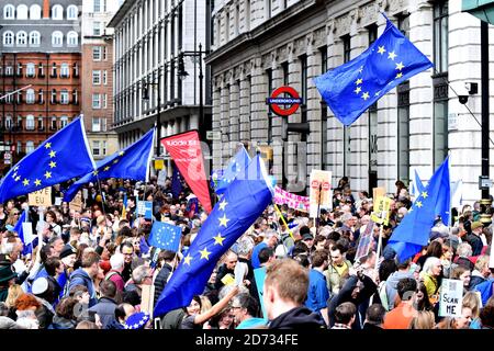 Un point de vue général des militants anti-Brexit qui participent à la marche électorale du peuple à Londres. Le crédit d'image devrait se lire: Matt Crossick/EMPICS Banque D'Images