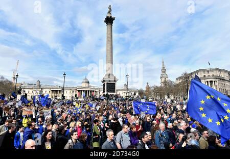 Un point de vue général des militants anti-Brexit qui participent à la marche électorale du peuple à Londres. Le crédit d'image devrait se lire: Matt Crossick/EMPICS Banque D'Images