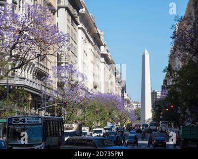 L'Obélisque de Buenos Aires, vue de la rue Diagonal Norte. Buenos Aires, la capitale de l'Argentine. Amérique du Sud, Argentine, Buenos Aires, Novembe Banque D'Images