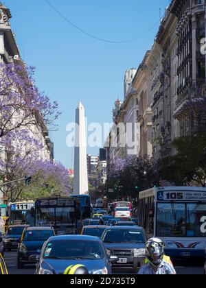 L'Obélisque de Buenos Aires, vue de la rue Diagonal Norte. Buenos Aires, la capitale de l'Argentine. Amérique du Sud, Argentine, Buenos Aires, Novembe Banque D'Images