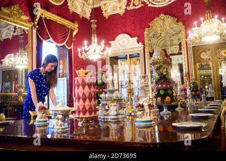 Une récréation d'un dîner royal victorien dans la salle à manger de l'État, au Queen Victoria's Palace, une exposition spéciale d'objets de la collection royale à Buckingham Palace, Londres. Date de la photo: Mercredi 17 juillet 2019. Le crédit photo devrait se lire: Matt Crossick/Empics Banque D'Images