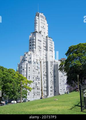 Le quartier Retiro, Edificio Kavanagh construit le 1934- 1936 sur Calle Florida. Buenos Aires, la capitale de l'Argentine. Amérique du Sud, Argentine, Novembe Banque D'Images