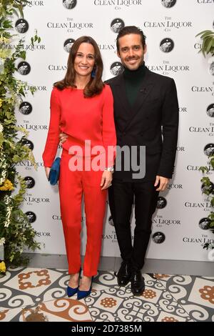 Pippa Matthews et Spencer Matthews assistent au lancement de la Clean Liquor Company par Spencer Matthews, à la Trading House de Londres. La société lance la première worldÕs 1.2% abv ÔCleanGinÕ, un remplacement ultra-faible d'alcool pour le gin. Date de la photo: Mardi 12 novembre 2019. Le crédit photo devrait se lire: Matt Crossick/Empics Banque D'Images