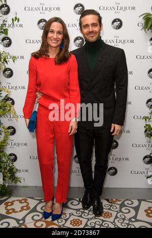 Pippa Matthews et Spencer Matthews assistent au lancement de la Clean Liquor Company par Spencer Matthews, à la Trading House de Londres. La société lance le premier abv Ã 1.2 % du monde â€˜GinCleanMC, un substitut Ã ultra-faible teneur en alcool au gin. Date de la photo: Mardi 12 novembre 2019. Le crédit photo devrait se lire: Matt Crossick/Empics Banque D'Images