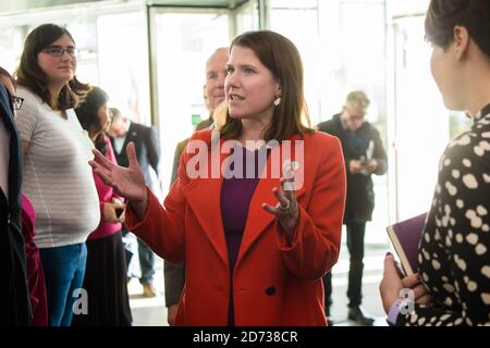 JO Swinson, chef libéral démocrate, a photographié lors d'une visite à la société de technologie imagination technologies, à St Albans, Hertfordshire. Date de la photo: Lundi 18 novembre 2019. Le crédit photo devrait se lire: Matt Crossick/Empics Banque D'Images