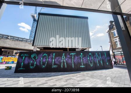 Art de rue sur le thème du coronavirus près de Brick Lane dans l'est de Londres. Date de la photo: Vendredi 15 mai 2020. Le crédit photo devrait se lire: Matt Crossick/Empics Banque D'Images