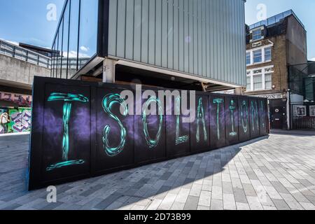 Art de rue sur le thème du coronavirus près de Brick Lane dans l'est de Londres. Date de la photo: Vendredi 15 mai 2020. Le crédit photo devrait se lire: Matt Crossick/Empics Banque D'Images