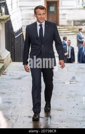 Le président français Emmanuel Macron arrive au numéro 10 Downing Street, Londres, lors de sa visite au Royaume-Uni. Date de la photo: Jeudi 18 juin 2020. Le crédit photo devrait se lire: Matt Crossick/Empics Banque D'Images