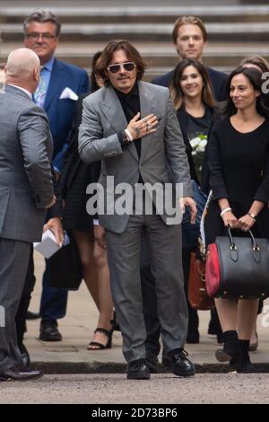 L'acteur Johnny Depp quitte la High court à Londres le dernier jour des audiences dans son procès en diffamation contre les éditeurs de The Sun et son rédacteur en chef, Dan Wootton. Date de la photo: Mardi 28 juillet 2020. Le crédit photo devrait se lire: Matt Crossick/Empics Banque D'Images