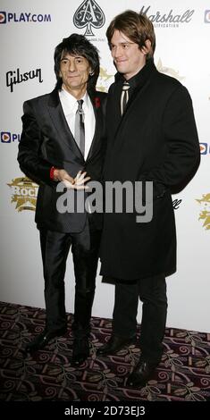 Ronnie Wood et son fils Jesse Wood au Classic Rock Roll of Honors Awards au Park Lane Hotel, Londres. Banque D'Images