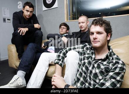 The Fray (l-r) Joe King, David Welsh, Isaac Slade et Ben Wysocki, posent pour des photographies avant de se présenter en direct aux sessions Absolute radio Christmas Zoo, dans leur studio dans le centre de Londres. Banque D'Images