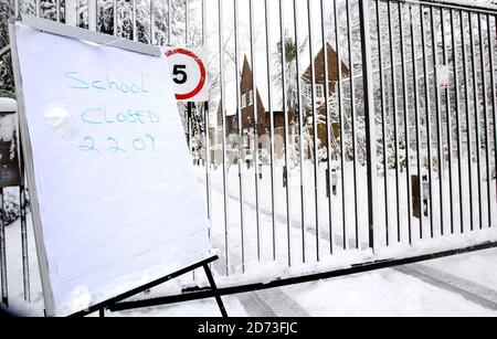 L'école William Ellis à Highgate, dans le nord de Londres, après une forte neige ferme les écoles et provoque le chaos des transports. Banque D'Images