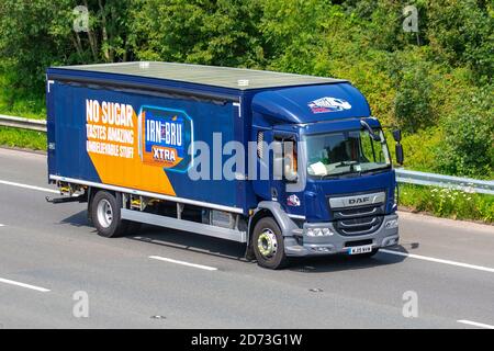 SANS sucre IRN-BRU boisson non alcoolisée transport camions, camion, véhicules lourds, transport, camion, transporteur de fret, véhicule DAF, industrie européenne du transport commercial HGV, M6 à Manchester, Royaume-Uni Banque D'Images