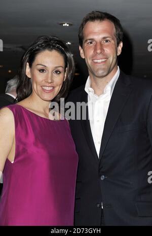 Greg Rusedski, lauréat du prix « contribution exceptionnelle au tennis », et Lucy, épouse du club de sports de la 27e édition, au stade Wembley à Londres. Banque D'Images