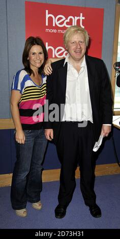 Boris Johnson avec le DJ de LBC Nick Ferrari, après une interview sur le petit-déjeuner de la station de radio dans leur studio de Leicester Square, Londres. Banque D'Images