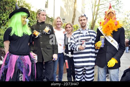 Les fans vêtus de stations de métro assistent à un concert secret de Lily Allen au Tabernacle dans l'ouest de Londres, dans le cadre du MySpace Secret shows Tour. Banque D'Images