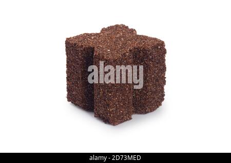Une photo de studio de cubes de bouillon de bœuf coupée contre un Fond blanc - John Gollop Banque D'Images