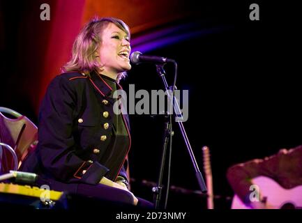 Cerys Matthews joue en direct sur scène à la chapelle Union À Londres Banque D'Images