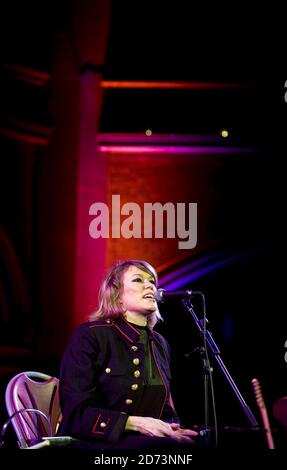 Cerys Matthews joue en direct sur scène à la chapelle Union À Londres Banque D'Images